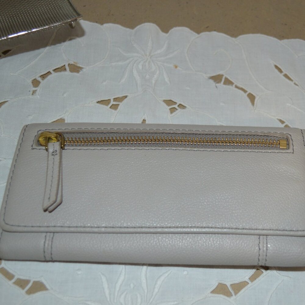 Fossil Gray Pebbled Leather Clutch Wallet